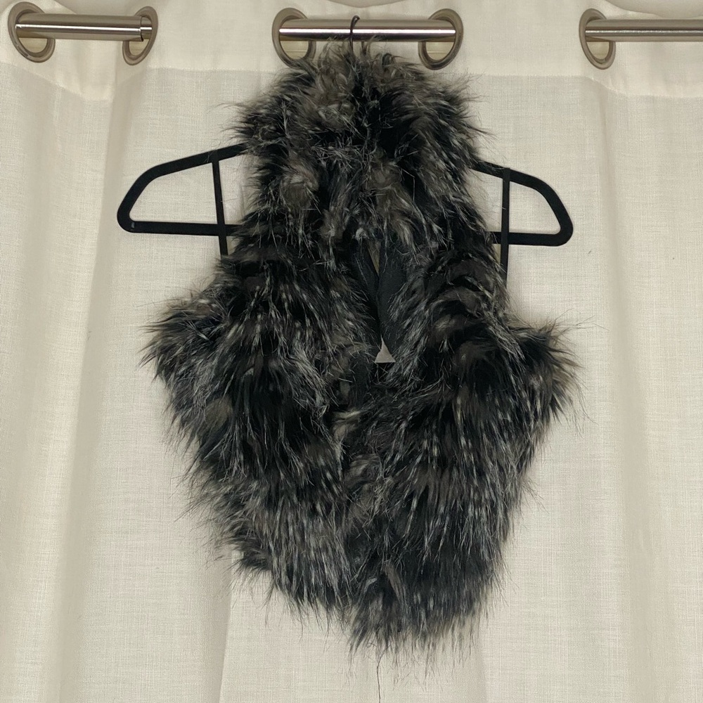 Stella & Jamie Luxe Faux Fur Vest in Black and Gray